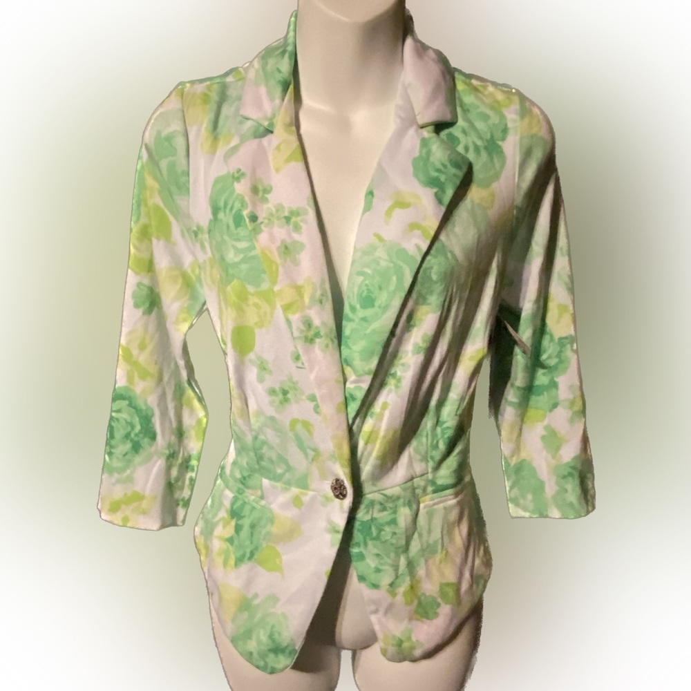 TRACY EVANS Light Spring blazer in a lovely green.